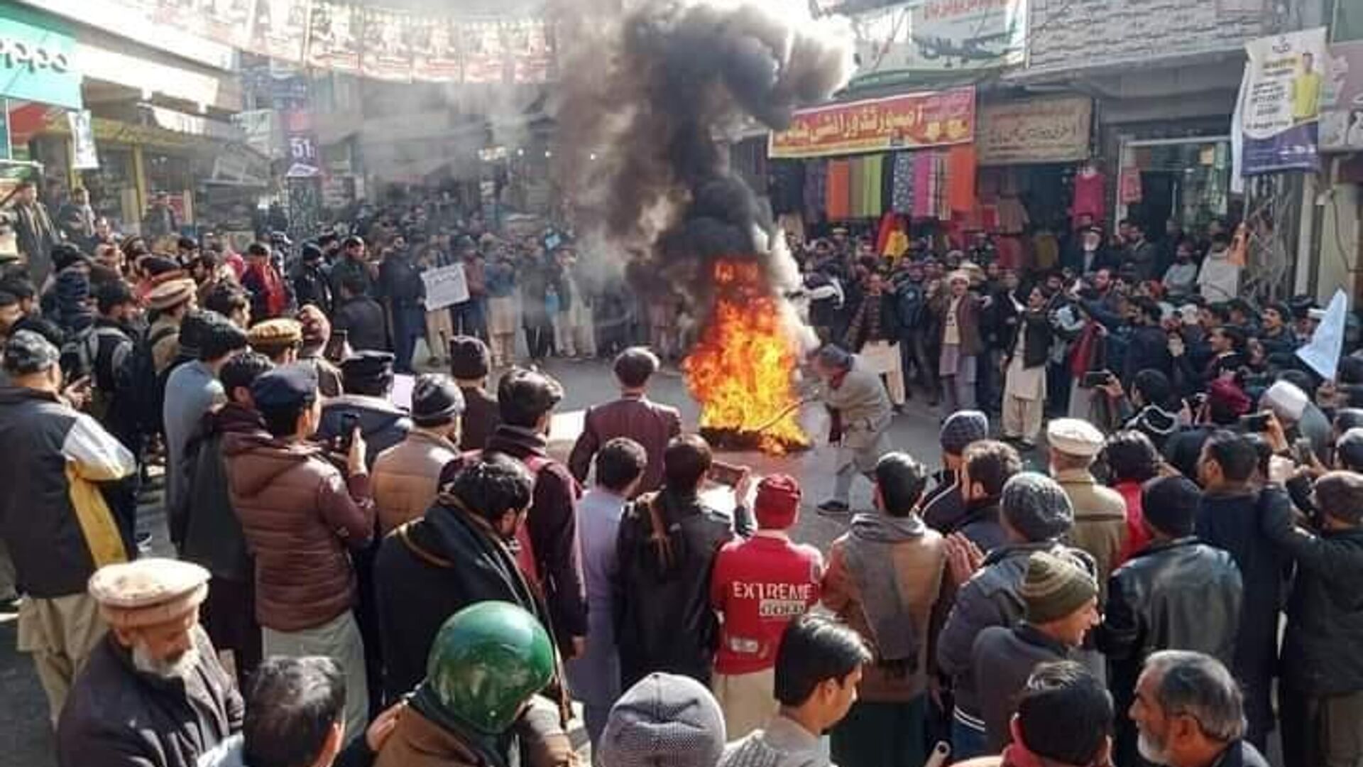 Massive protests erupt in Gilgit-Baltistan over rising prices and gross neglect by the government - Sputnik India, 1920, 17.01.2023