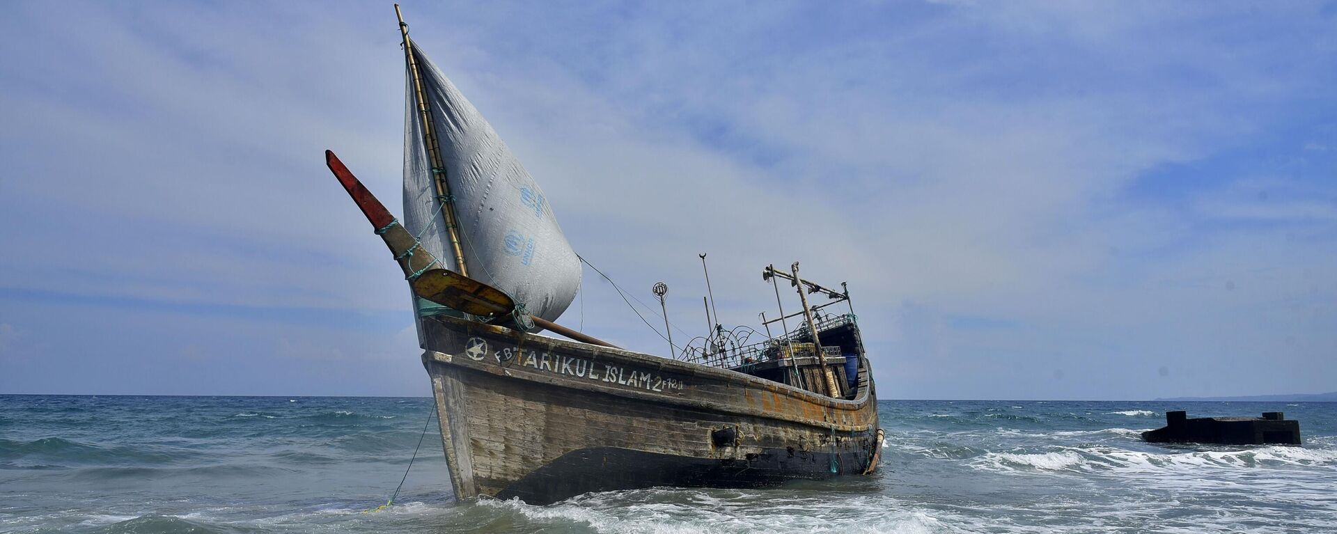 A boat used to carry ethnic Rohingya rests on Indra Patra beach in Ladong village, Aceh province, Indonesia, Sunday, Dec. 25, 2022. - Sputnik India, 1920, 13.03.2023