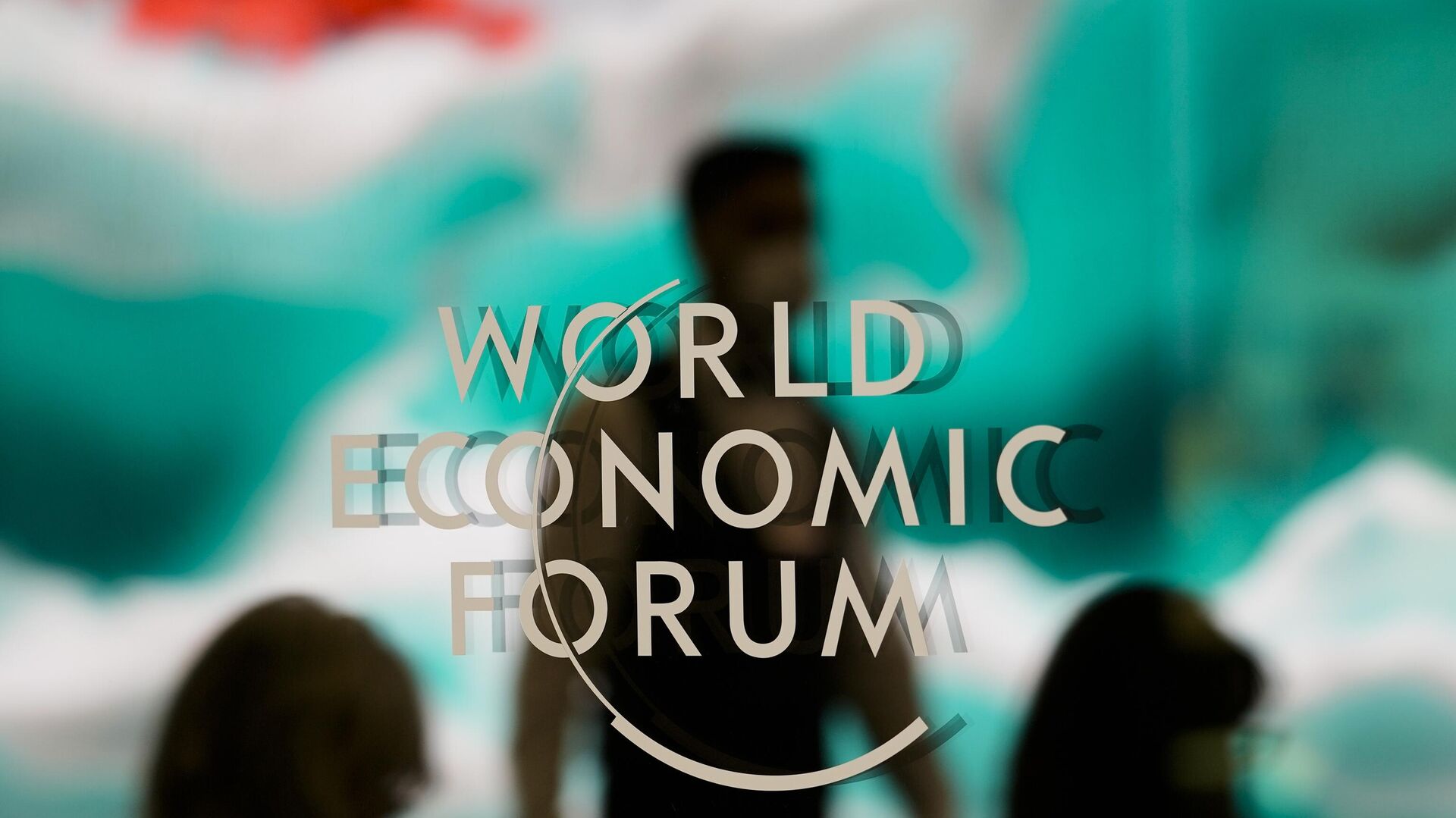 The logo of the World Economic Forum displayed on a window during the Annual Meeting of the Forum in Davos, Switzerland Tuesday, Jan. 17, 2023. - Sputnik India, 1920, 18.01.2023