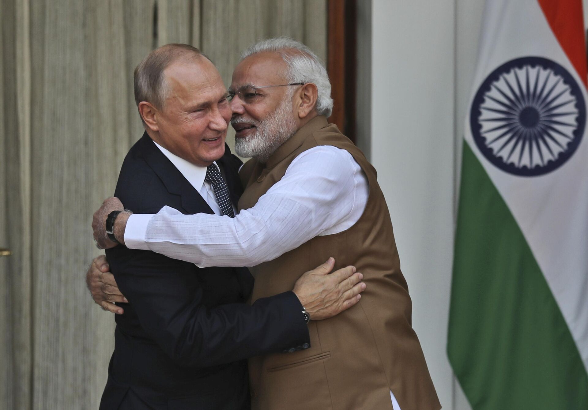 Indian Prime Minister Narendra Modi, right, hugs Russian President Vladimir Putin before their meeting in New Delhi, India, Friday, Oct. 5, 2018. - Sputnik India, 1920, 17.09.2023