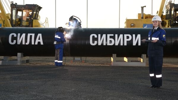 Welding at the connection ceremony of the first link of the Power of Siberia gas pipeline on the Namsky tract near the village of Us Khatyn in the presence of Russian President Vladimir Putin. - Sputnik भारत