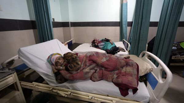 Women lie on beds in the cardiac ward of a hospital in Karachi, Pakistan, Thursday, Jan. 19, 2023. Pakistan has considerable control over infectious diseases but now struggles against cardiovascular diseases, diabetes and cancer as causes of early deaths, according to a new study published Thursday. - Sputnik India