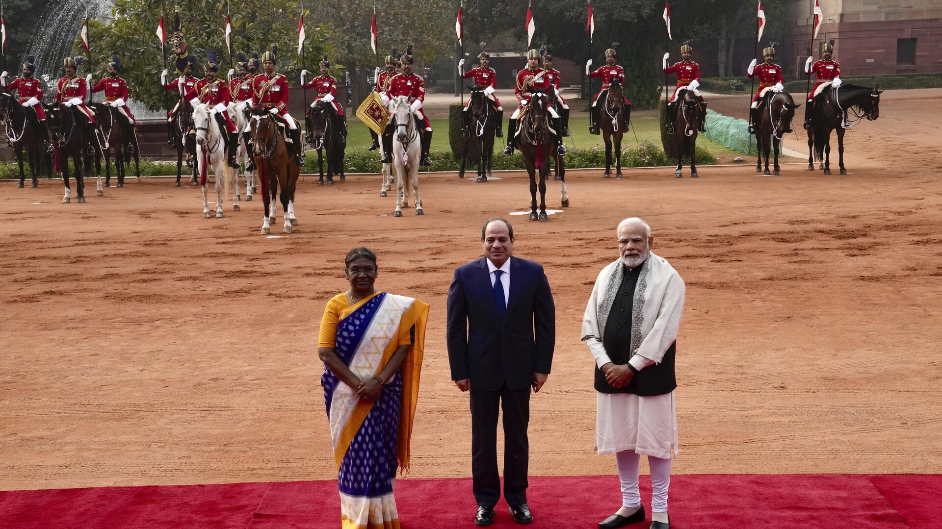 Indian Prime Minister Narendra Modi, right, and President Draupadi Murmu, left, stand with Egyptian President Abdel Fattah El-Sisi at a ceremonial reception for the latter in New Delhi, India, Wednesday, Jan. 25, 2023. - Sputnik India, 1920, 16.05.2023