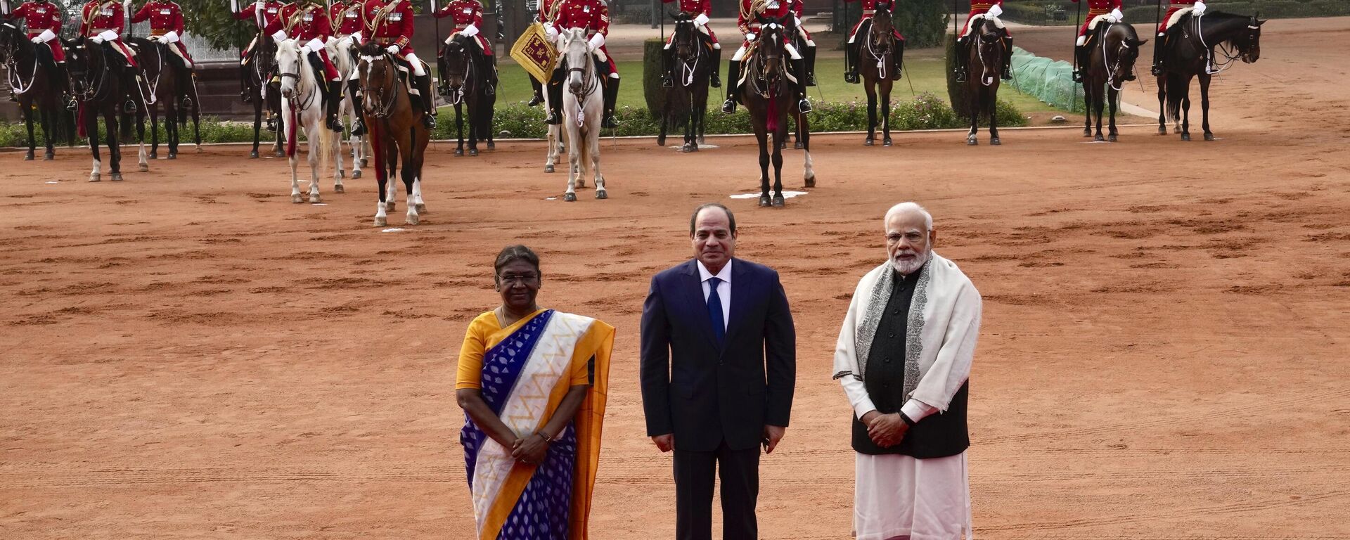 Indian Prime Minister Narendra Modi, right, and President Draupadi Murmu, left, stand with Egyptian President Abdel Fattah El-Sisi at a ceremonial reception for the latter in New Delhi, India, Wednesday, Jan. 25, 2023. - Sputnik India, 1920, 16.05.2023