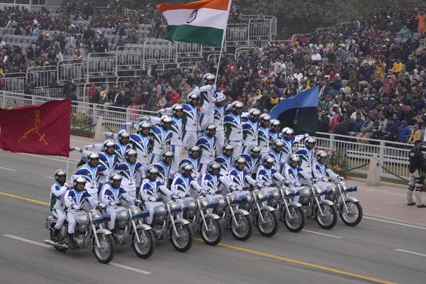 An Indian Army daredevil team displays their skill on motorcycles as they drive through the ceremonial Kartavya Path boulevard during India&#x27;s Republic Day celebrations in New Delhi, India, Thursday, Jan. 26, 2023. Tens of thousands of people shed COVID-19 masks but faced morning winter chill and mist at a ceremonial parade in the Indian capital on Thursday showcasing India&#x27;s defense capability and cultural and social heritage on a long revamped marching ceremonial boulevard from the British colonial rule. (AP Photo/Manish Swarup) - Sputnik India