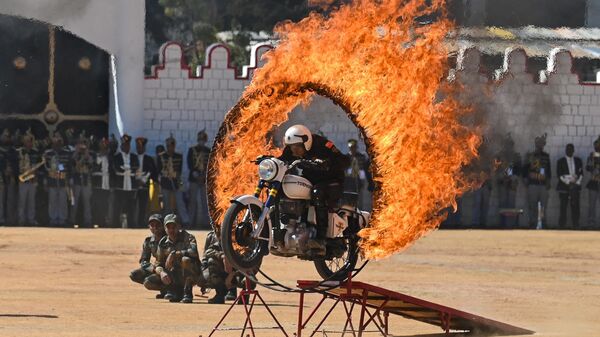 A member of the 'Tornadoes', a motorcycle stunt team belonging to Army Service Corps, performs during celebrations for the India's 74th Republic Day in Bengaluru on January 26, 2023. - Sputnik India