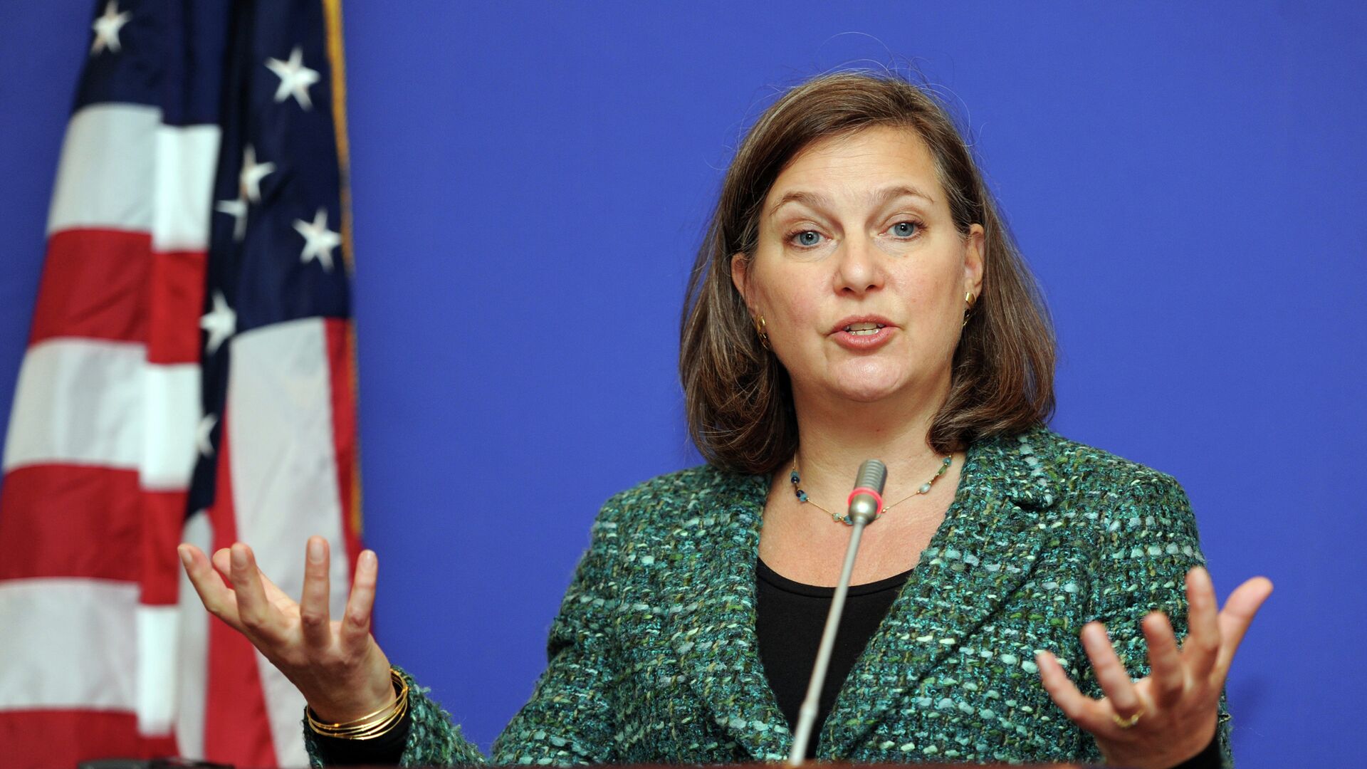 US Assistant Secretary of State for European and Eurasian Affairs Victoria Nuland gestures as she speaks during her press conference in Tbilisi on February 17, 2015 - Sputnik India, 1920, 17.02.2023