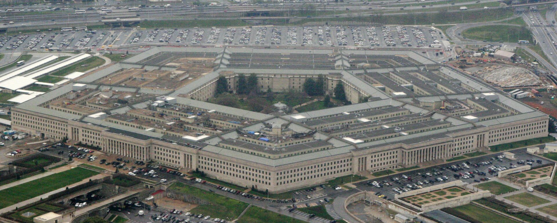 This March 27, 2008, file photo, shows the Pentagon in Washington. The Pentagon said Tuesday, July 6, 2021, that it is canceling a cloud-computing contract with Microsoft that could eventually have been worth $10 billion and will instead pursue a deal with both Microsoft and Amazon. (AP Photo/Charles Dharapak, File) - Sputnik India, 1920, 02.02.2023