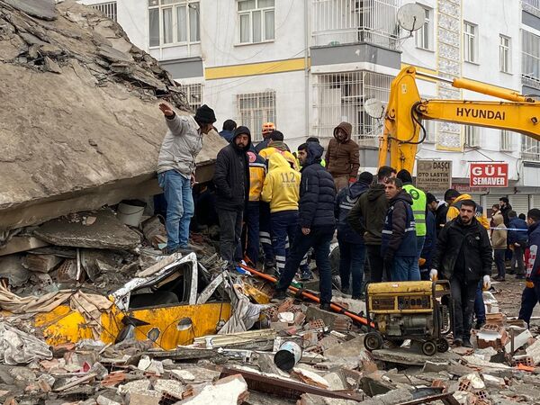 A 7.8-magnitude earthquake that hit Diyarbakir, in southeastern Turkey, levelling buildings across several cities and causing damages in neighbouring Syria. - Sputnik भारत