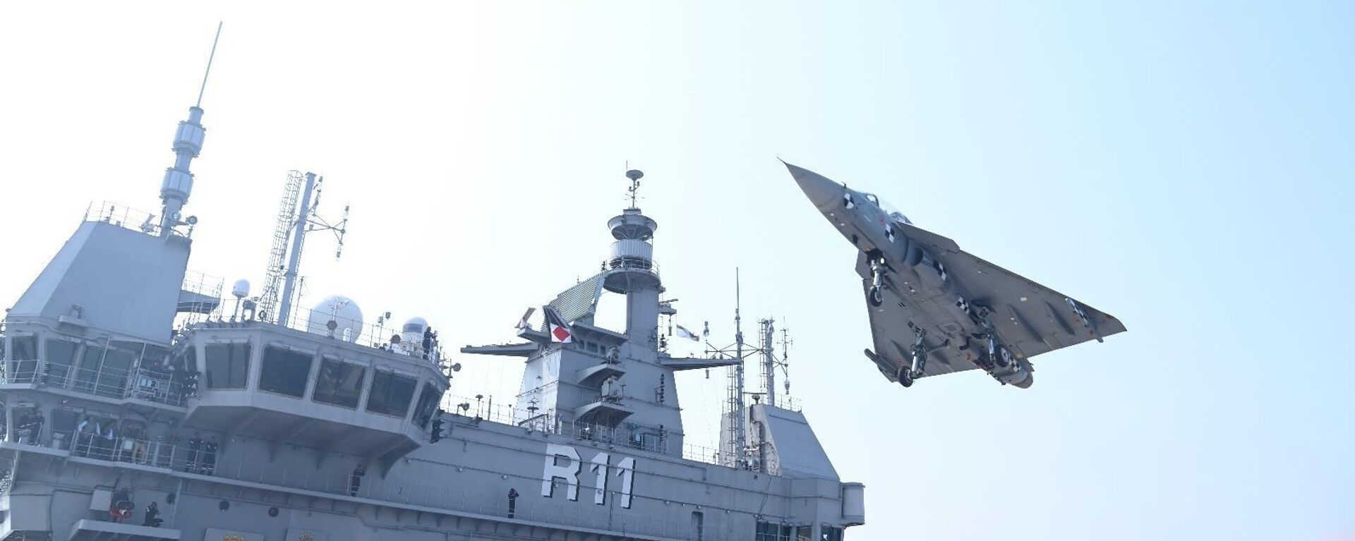 A naval variant of India's homegrown Light Combat Aircraft (LCA) Tejas successfully landed on the INS Vikrant - Sputnik India, 1920, 10.06.2023