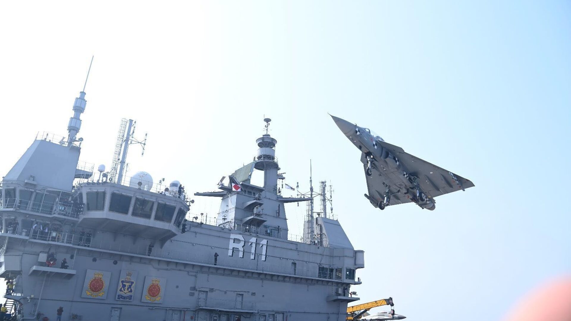 A naval variant of India's homegrown Light Combat Aircraft (LCA) Tejas successfully landed on the INS Vikrant - Sputnik India, 1920, 06.02.2023