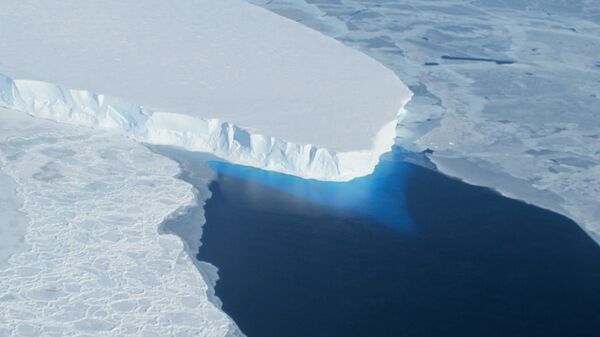 This undated photo courtesy of NASA shows Thwaites Glacier in Western Antarctica - Sputnik भारत