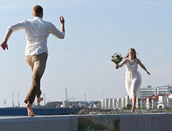 Newly-weds in Russia's Sochi - Sputnik India