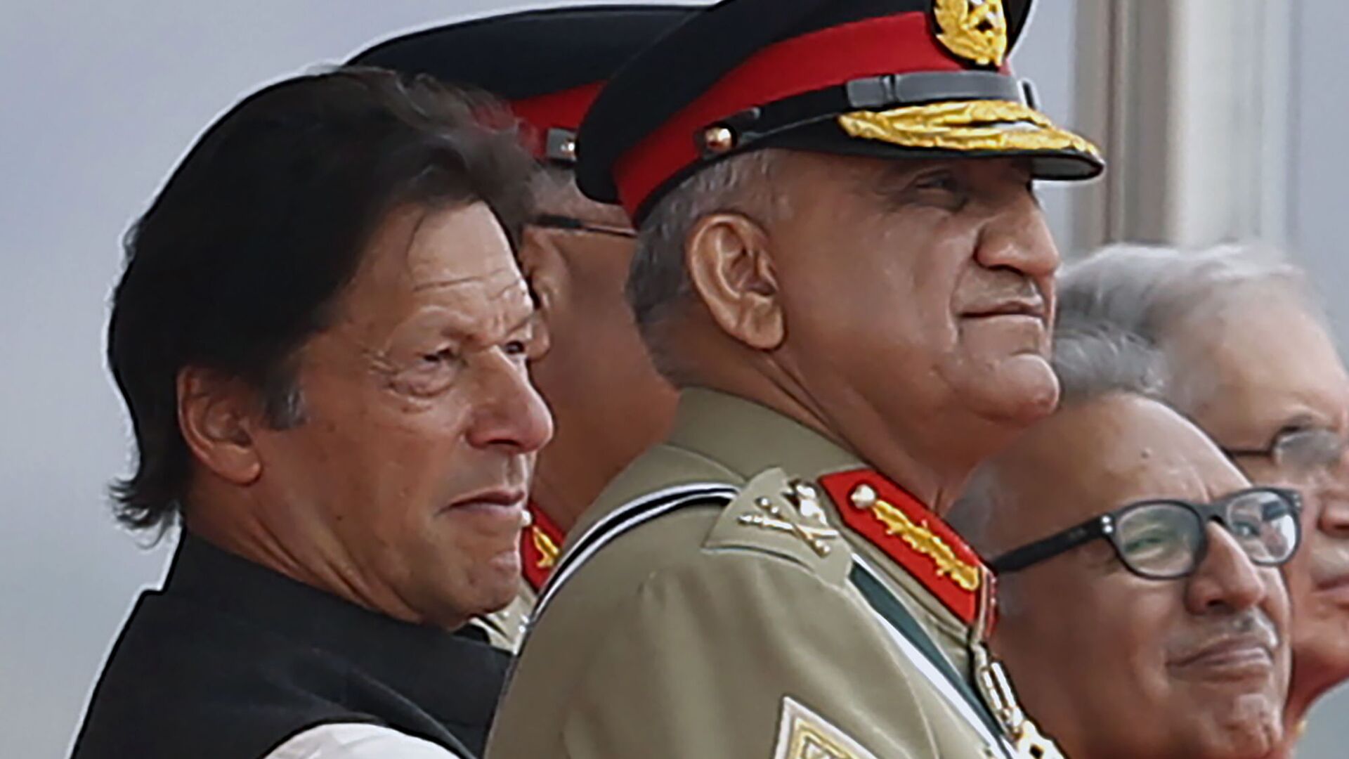 In this March 23, 2019 photo, Pakistan's Army Chief Gen. Qamar Javed Bajwa, center, watches a parade with Prime Minister Imran Khan, left, and President Arif Alvi, in Islamabad, Pakistan.  - Sputnik India, 1920, 16.02.2023