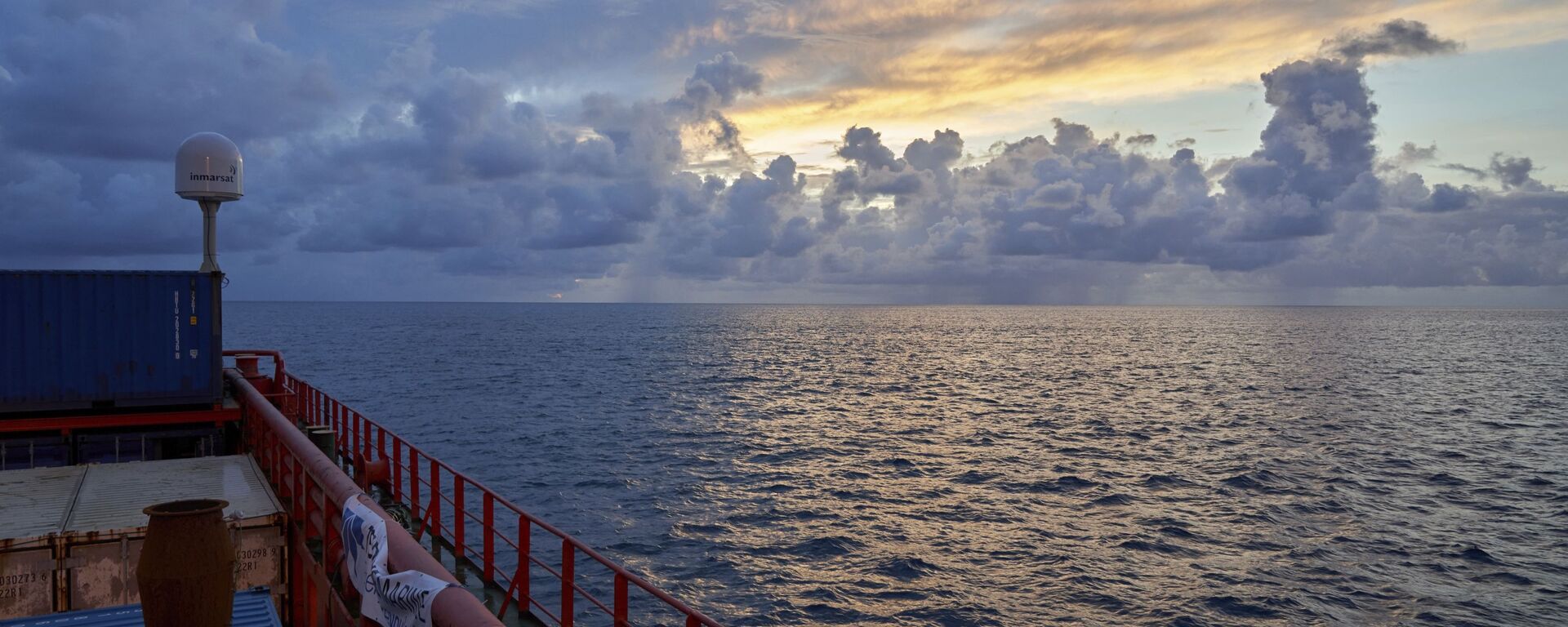 Sun rises near the tiny atoll of Alphonse where scientists began exploring the depths of the Indian Ocean, Thursday March 7, 2019  - Sputnik India, 1920, 28.11.2023