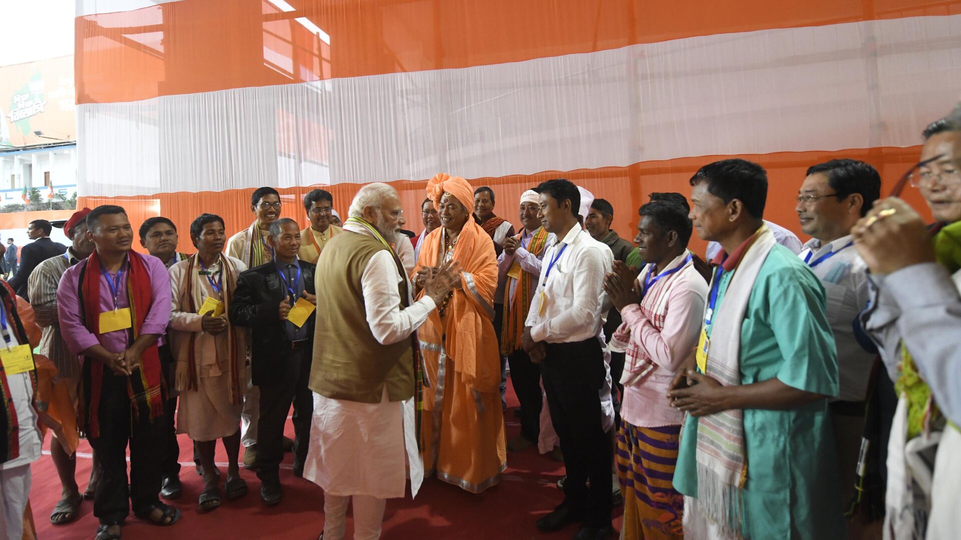 Narendra Modi meets with leaders from tribal communities of Tripura on Feb.13, 2023. - Sputnik India, 1920, 16.02.2023
