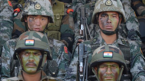 Soldiers from the Indian Army and People's Liberation Army (PLA) sit together after participating in an anti-terror drill during the Sixth India-China Joint Training exercise Hand in Hand 2016 at HQ 330 Infantry Brigade, in Aundh in Pune district, some 145km southeast of Mumbai, on November 25, 2016 - Sputnik भारत