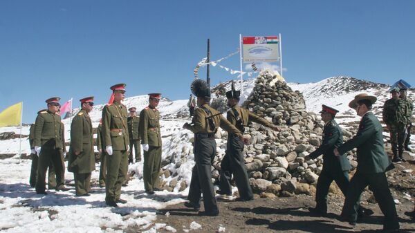 A delegation of the Indian Army, right, marches to meet the delegation of the Chinese army, left, at a Border Personnel Meeting (BPM) on the Chinese side of the Line of Actual Control at Bumla, Indo-China Border, Monday, Oct. 30, 2006 - Sputnik भारत