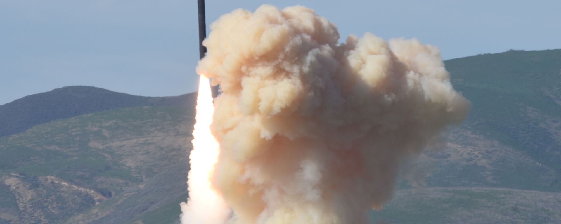 This photo provided by the Defense Department's Missile Defense Agency, taken Jan. 28, 2016, shows a long-range ground-based interceptor is launched from Vandenberg Air Force Base, Calif. - Sputnik भारत, 1920, 26.06.2023