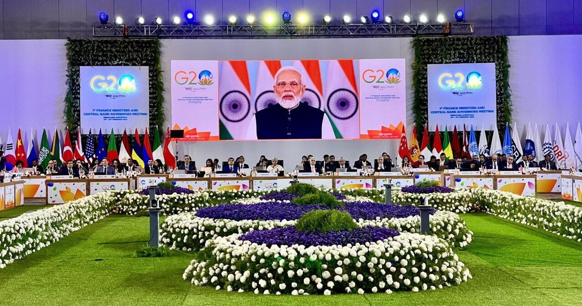 Prime Minister Narendra Modi addresses participants of the G20 finance ministers' and central bank governors' meeting - Sputnik India, 1920, 25.08.2023