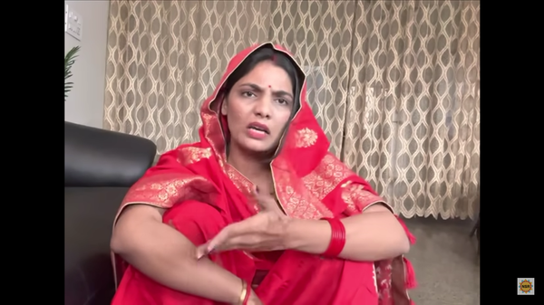 A screenshot of Bhojpuri folk singer Neha Singh Rathore from her song 'UP Mein Ka Ba'   - Sputnik India