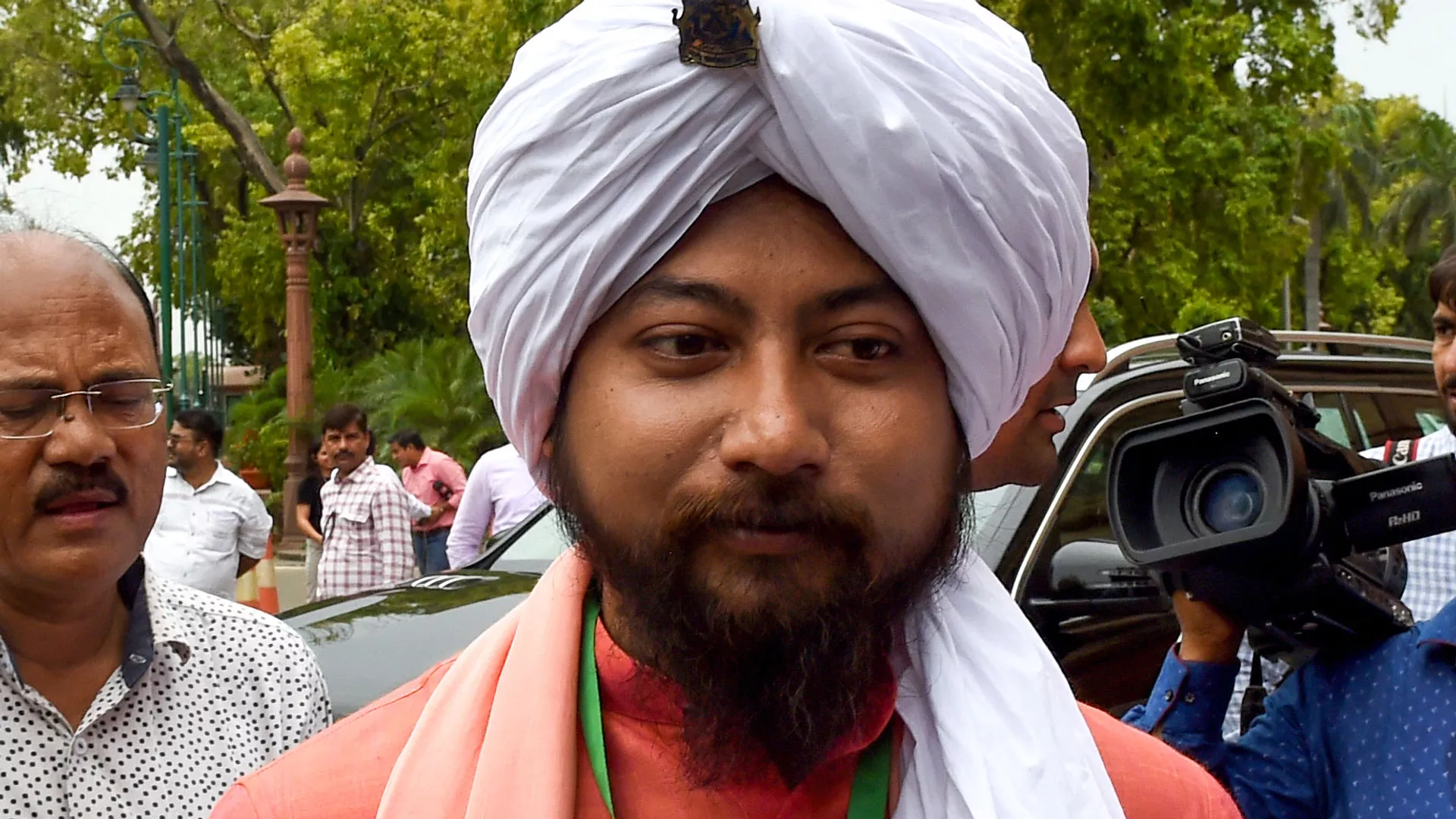 Newly elected member of parliament, Nisith Pramanik, looks on as he arrives to attend the first session of the Indian parliament in New Delhi on June 17, 2019. Newly elected member of parliament, Nisith Pramanik, looks on as he arrives to attend the first session of the Indian parliament in New Delhi on June 17, 2019. - Sputnik India, 1920, 25.02.2023