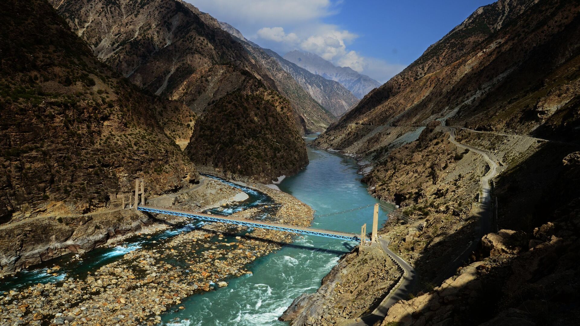 A small stream joining Indus river along KKH in Kohistan District near Dassu. - Sputnik India, 1920, 25.02.2023
