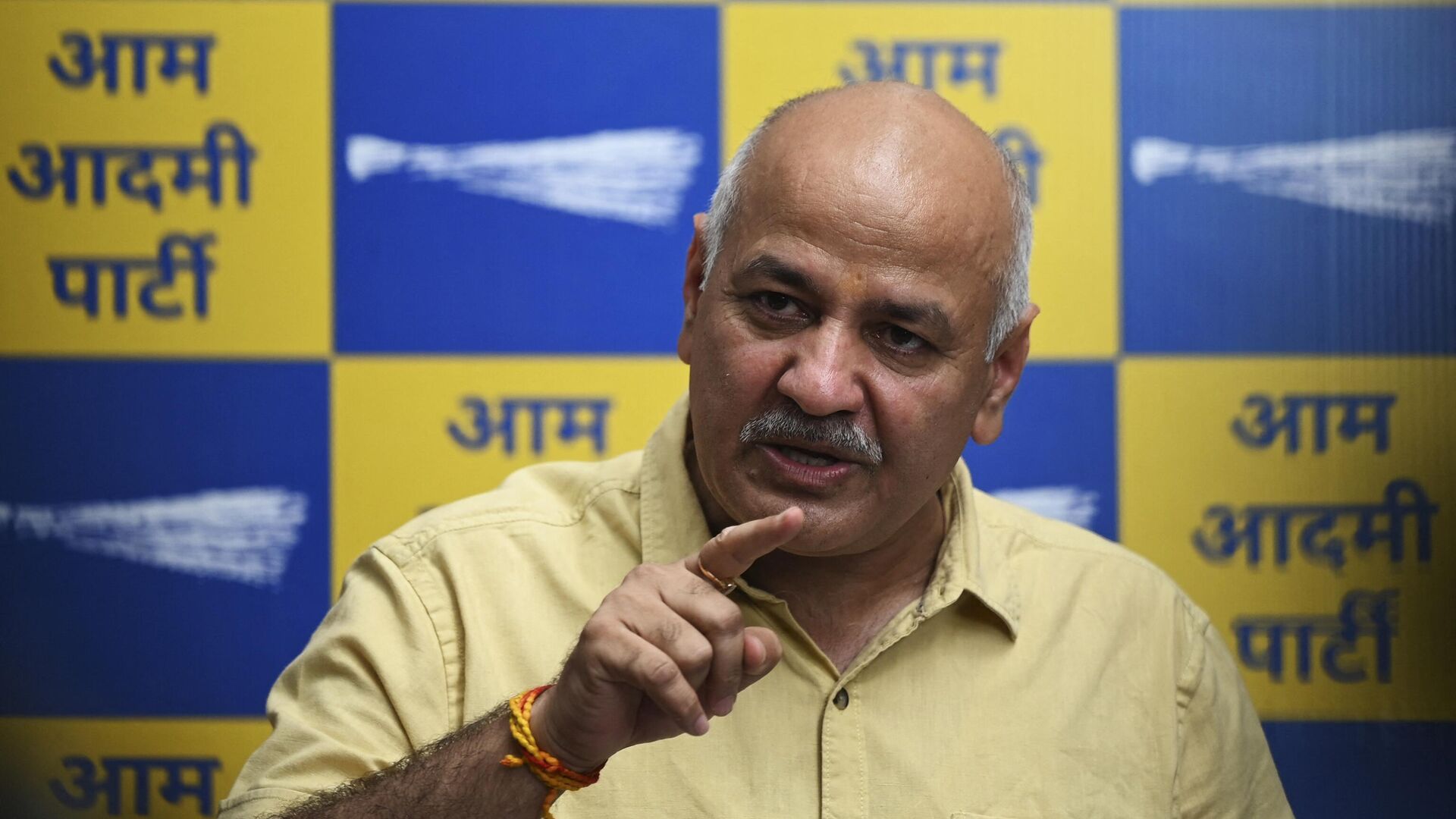 Delhi Deputy Chief Minister Manish Sisodia speaks during a press conference in New Delhi on August 20, 2022, after the Central Bureau of Investigation (CBI) had raided his home in relation to alleged irregularities with the implementation of the Excise Policy 2021-22.  - Sputnik India, 1920, 26.02.2023