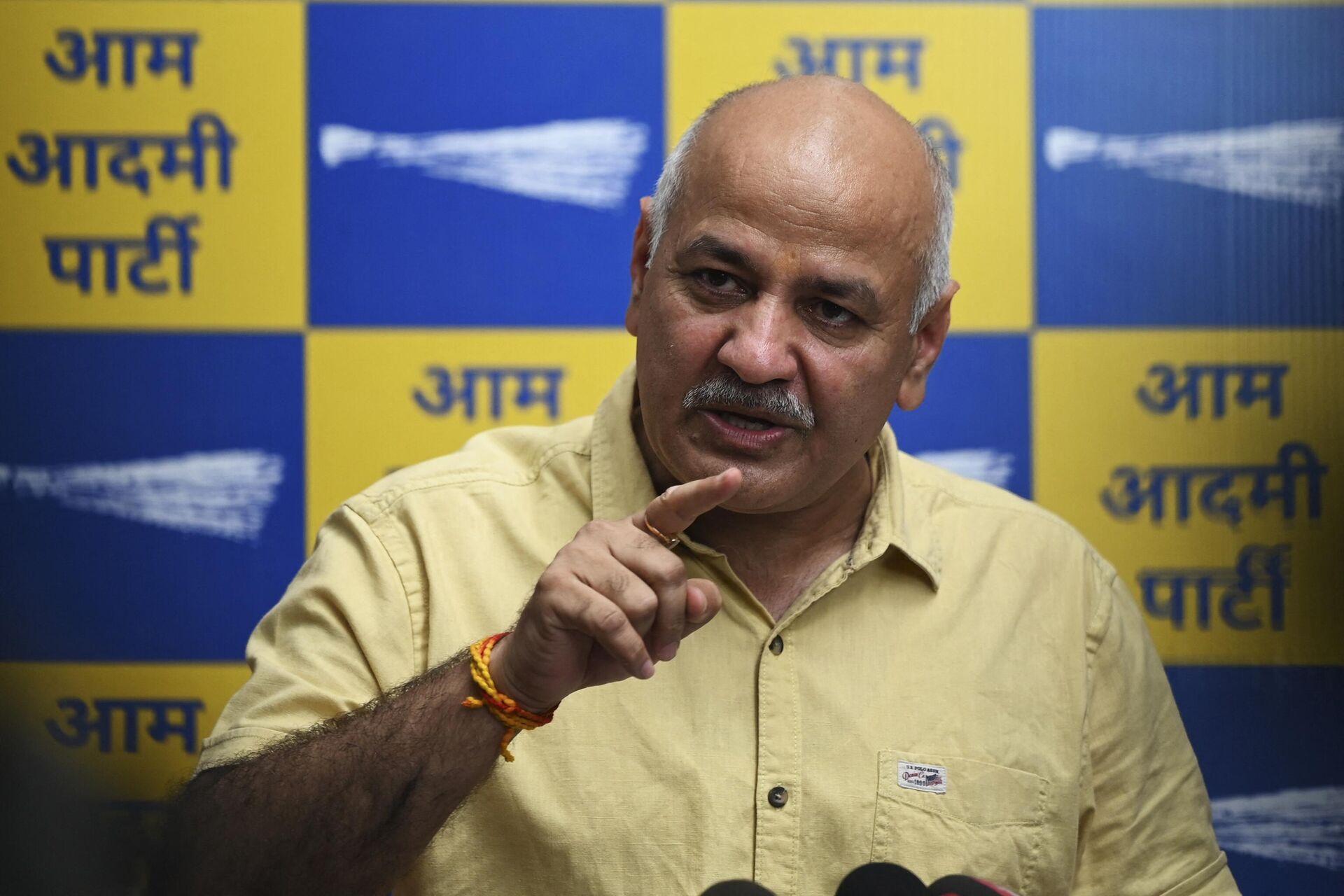 Delhi Deputy Chief Minister Manish Sisodia speaks during a press conference in New Delhi on August 20, 2022, after the Central Bureau of Investigation (CBI) had raided his home in relation to alleged irregularities with the implementation of the Excise Policy 2021-22.  - Sputnik India, 1920, 28.02.2023