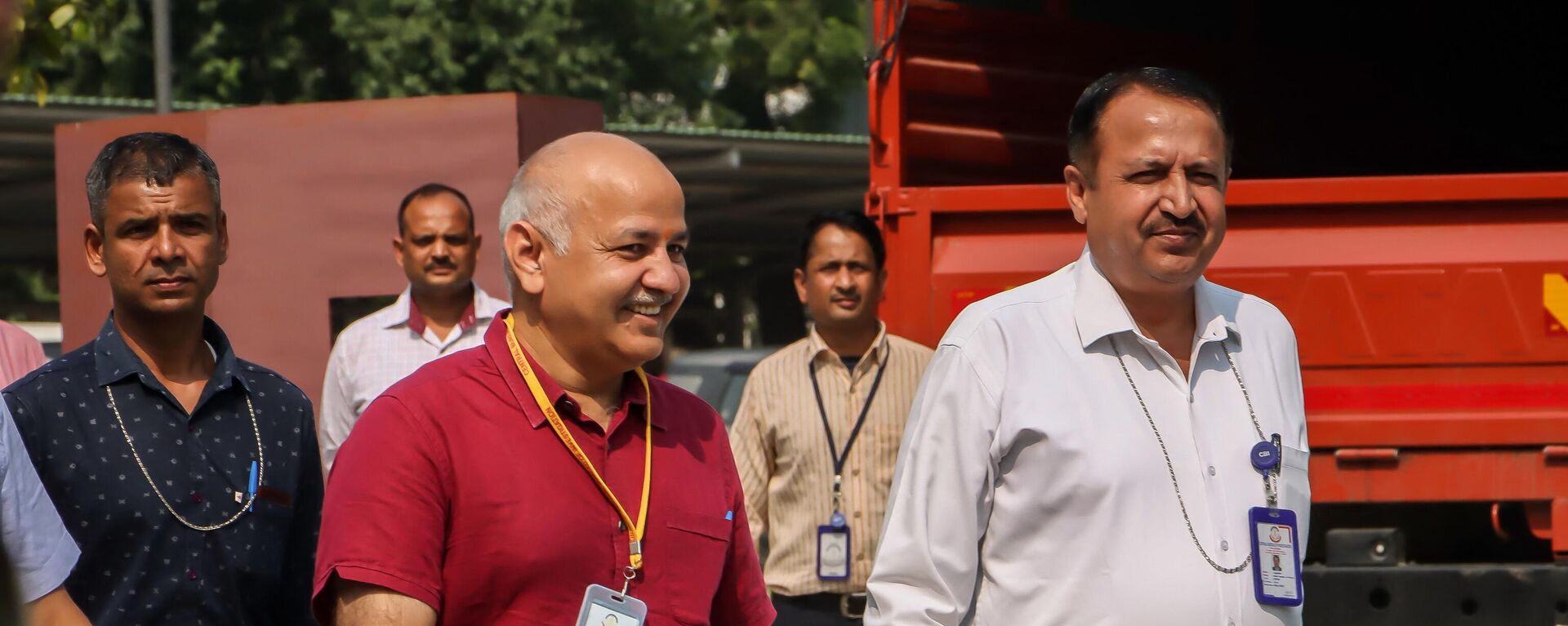 Delhi Deputy Chief Minister Manish Sisodia (C) arrives at the Central Bureau of investigation (CBI) office for questioning in connection with the alleged Delhi Excise Policy case in New Delhi on October 17, 2022.  - Sputnik India, 1920, 27.02.2023