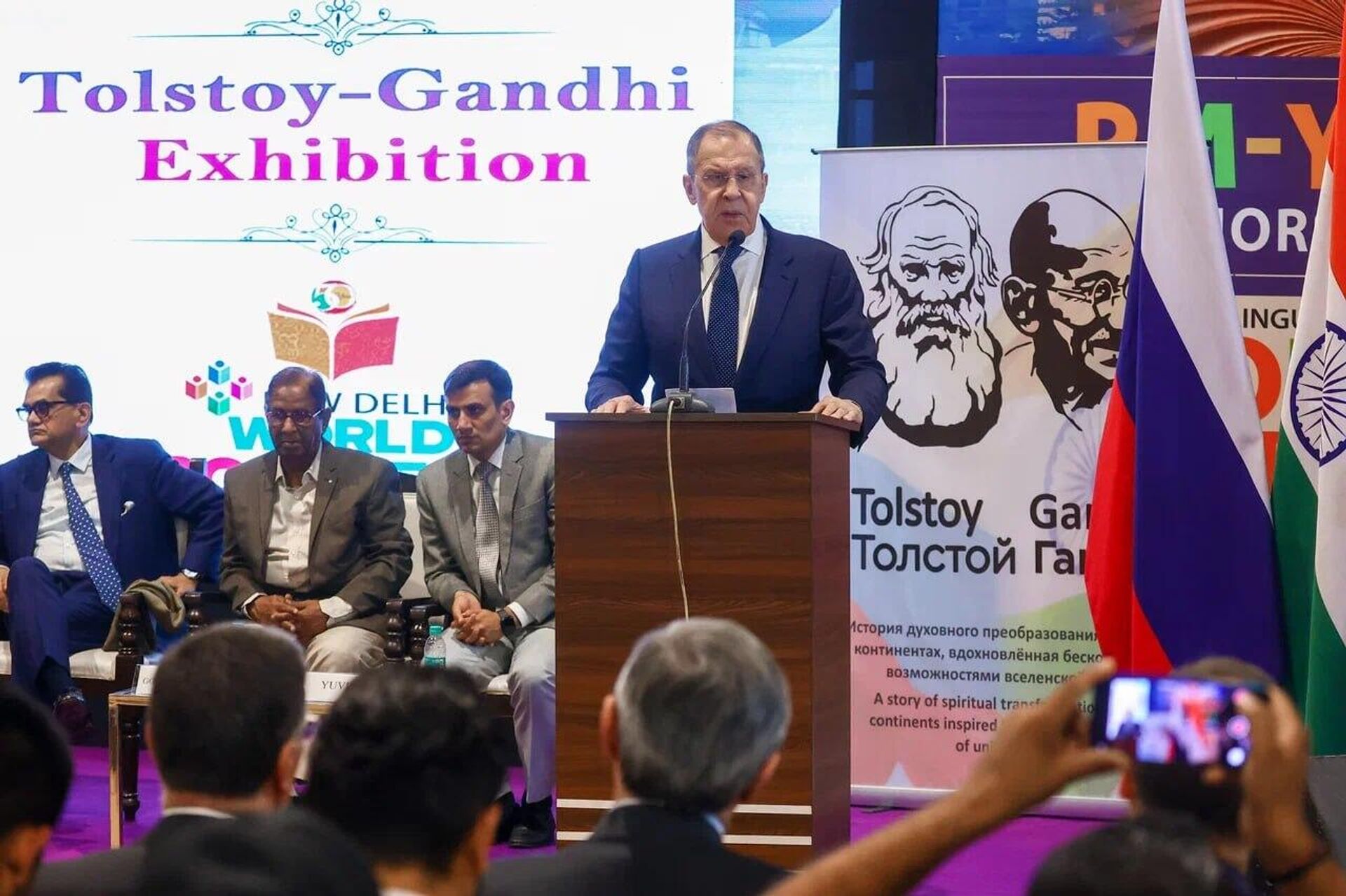 Foreign Minister Sergey Lavrov at the opening ceremony of exhibition Leo Tolstoy – Mahatma Gandhi - Sputnik India, 1920, 02.10.2023