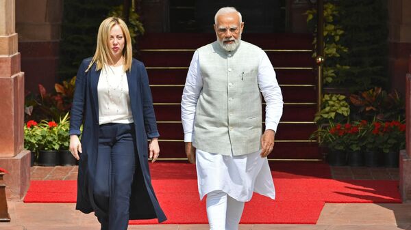 India's Prime Minister Narendra Modi (R) and his Italian counterpart Giorgia Meloni walk before their meeting at the Hyderabad House in New Delhi on March 2, 2023.  - Sputnik India