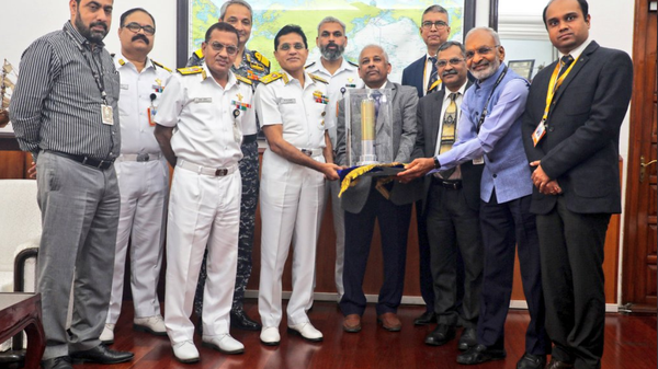 S.N. Nuwal, Chief Managing Director of Economic Explosives Ltd (EEL) hands over the first consignment of first-ever privately manufactured fully indigenized underwater Anti-Submarine Warfare (ASW) Rocket to Indian Navy Chief S.N. Ghormade. - Sputnik India
