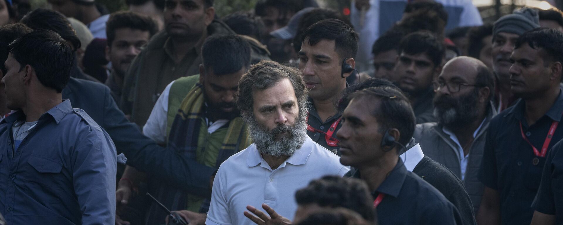 Rahul Gandhi, leader of India's opposition Congress Party, centre in white T-shirt, walks with his supporters during a march, in New Delhi - Sputnik India, 1920, 06.03.2023