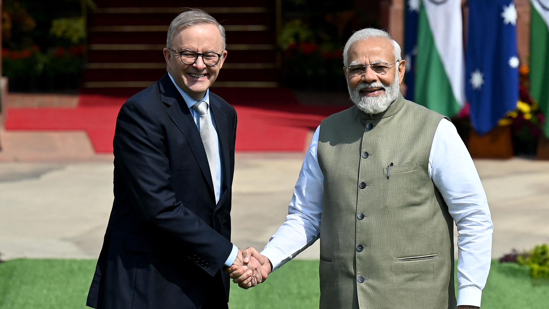 Indian Prime Minister Narendra Modi (R) shakes hands with Australia's Prime Minister Anthony Albanese before a meeting at Hyderabad House, in New Delhi on March 10, 2023.  - Sputnik India, 1920, 10.03.2023