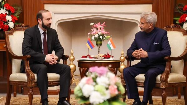 Armenian Foreign Minister Ararat Mirzoyan meets with India's Exernal Affairs S. Jaishankar in New Delhi - Sputnik भारत