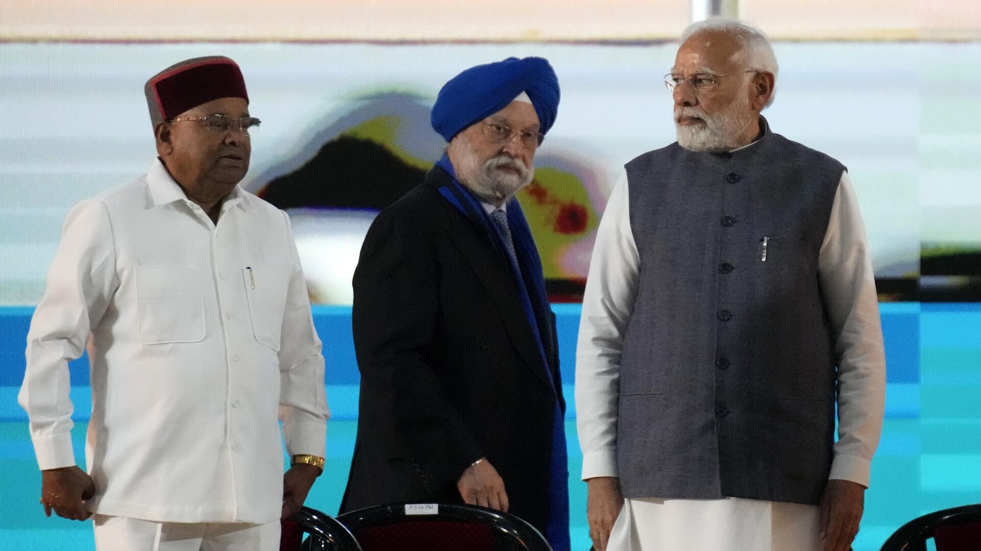 Indian Prime Minister Narendra Modi, right, watches as his colleague and minister for petroleum and natural gas Hardeep Singh Puri, center, walks to address a gathering at the 'India Energy Week 2023' in Bengaluru, India, Monday, Feb. 6, 2023. - Sputnik India, 1920, 15.03.2023