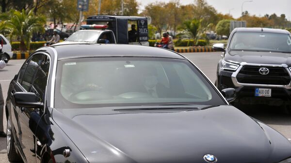 A car carrying former President of Pakistan and lawmaker Asif Ali Zardari - Sputnik भारत