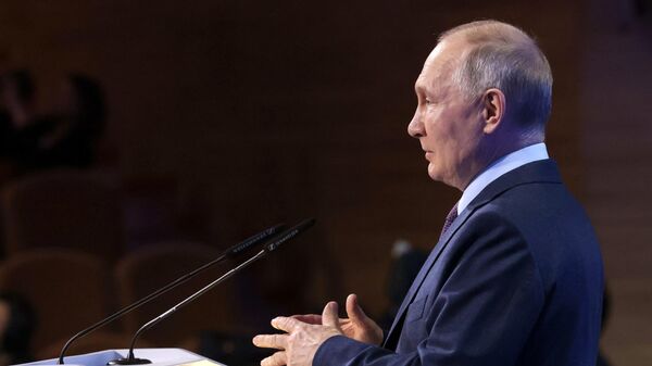 Russian President Vladimir Putin delivers a speech - Sputnik भारत