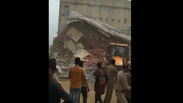 A cold storage godown collapsed in India's Uttar Pradesh - Sputnik India