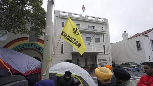 Protesters stand outside of the entrance to the Consulate General of India in San Francisco, Monday, March 20, 2023. - Sputnik भारत