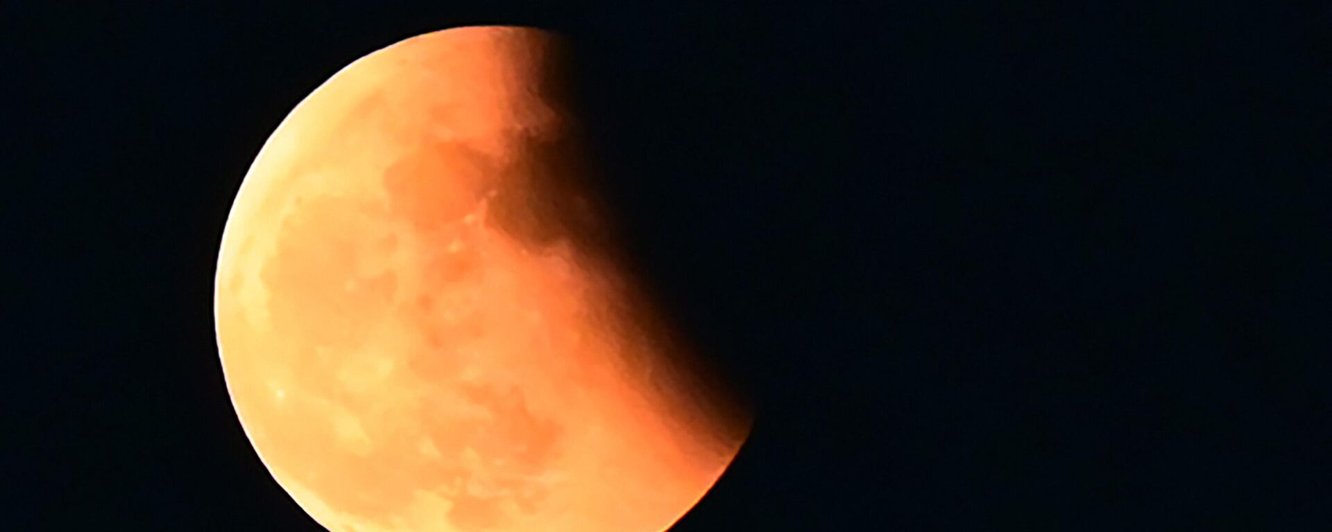 The 'Blood Moon' is seen during a total lunar eclipse in Prayagraj on November 8, 2022. - Sputnik India, 1920, 21.03.2023