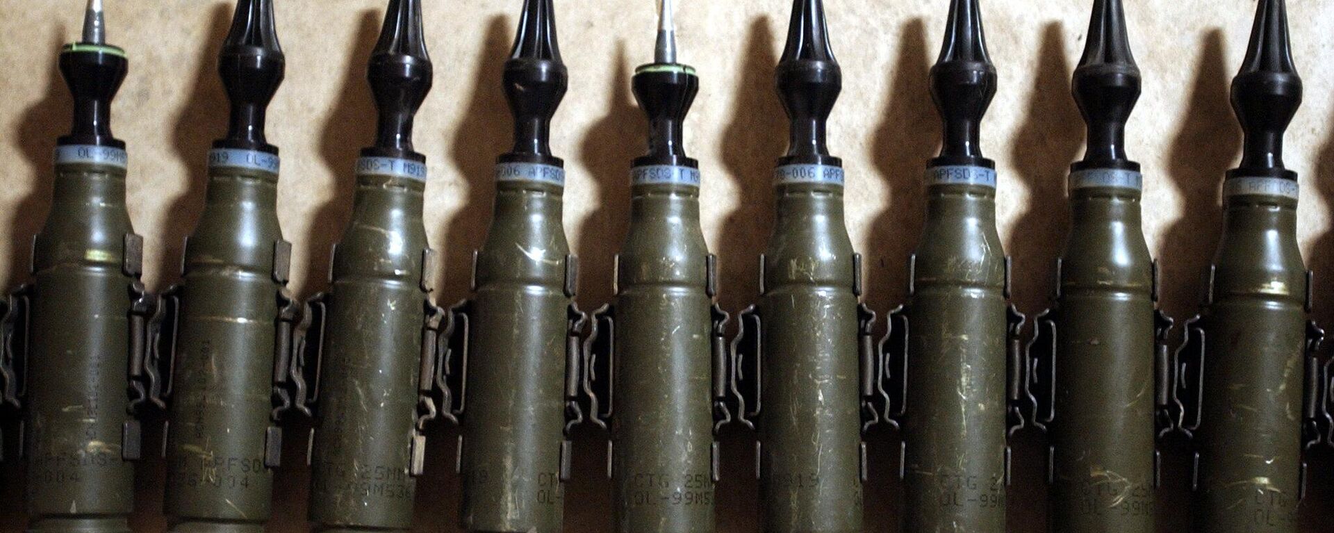 A row of US Army  25mm rounds of depleted uranium ammunition, 11 February 2004, at the base of Charlie Company, 1-22 Battalion, 4th Infantry Division, in Tikrit, 180 km (110 miles) north of Baghdad - Sputnik India, 1920, 22.03.2023