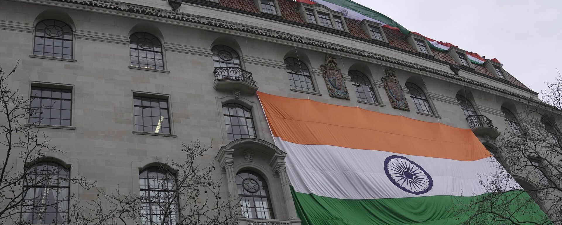 People show an Indian flag from the roof of the Indian High Commission as protestors of the Khalistan movement demonstrate on the streets in London, Wednesday, March 22, 2023. - Sputnik India, 1920, 11.08.2023