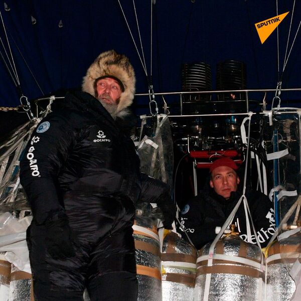 Russian explorers Fyodor Konyukhov and Ivan Menyailo make a 2,540-kilometer non-stop journey in a thermal balloon - Sputnik भारत