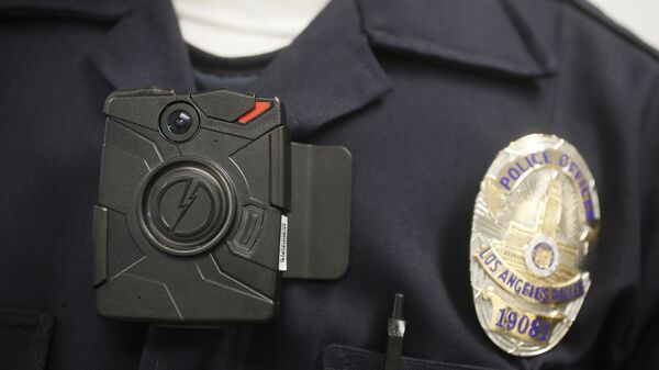 FILE- In this Jan. 15, 2014 file photo a Los Angeles Police officer wears an on-body camera - Sputnik भारत