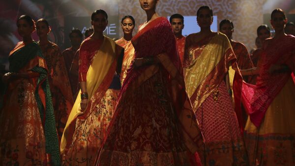 Models display creations by Gaurang during the Lakme fashion week in Mumbai, India, Friday, Aug. 23, 2019.  - Sputnik India