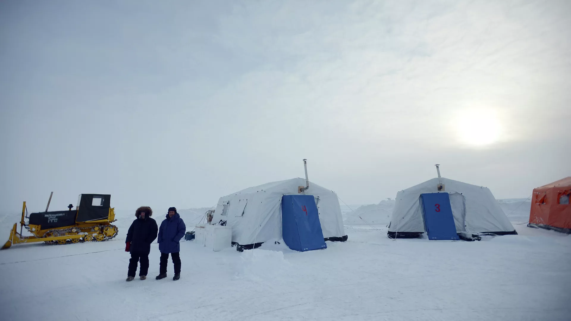 Opening the North Pole 2015 drifting station in the Arctic Ocean