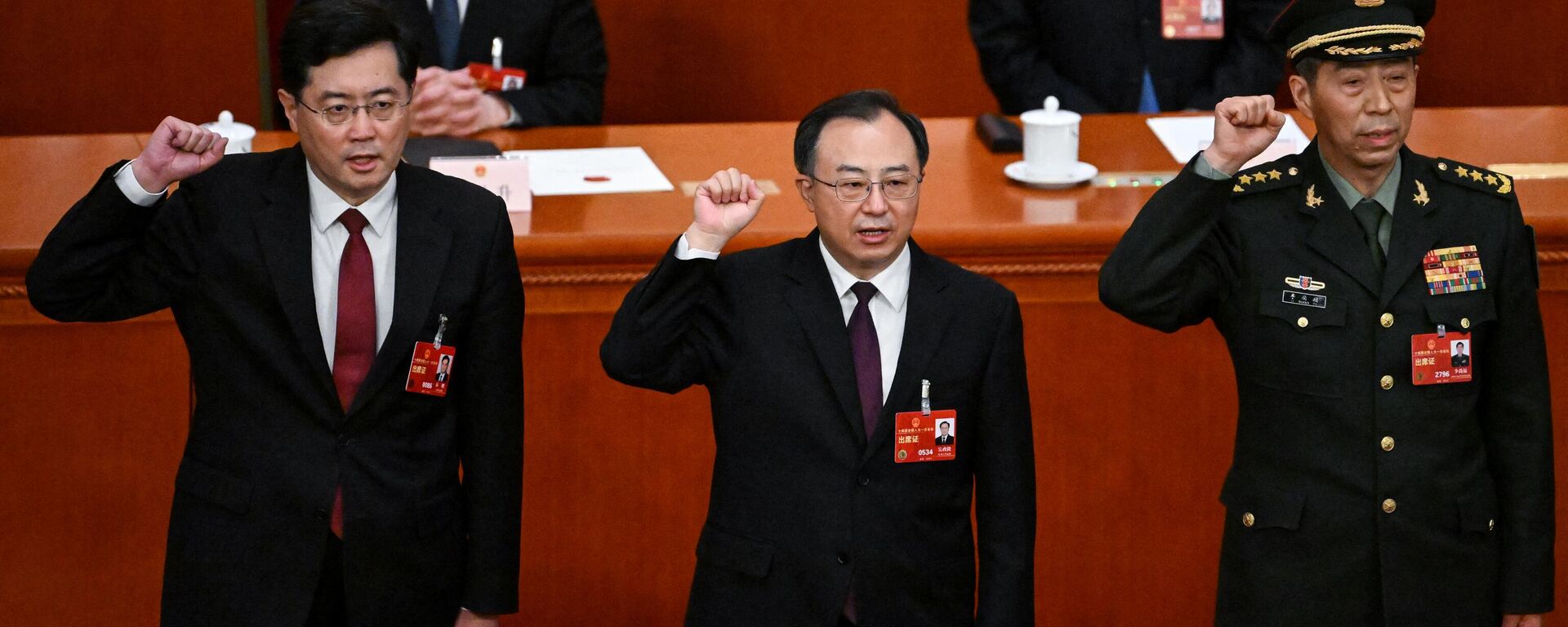 (L-R) Newly-elected Chinese state councilor Qin Gang, state councilor and secretary-general of the State Council Wu Zhenglong, state councilor Li Shangfu swear an oath after they were elected during the fifth plenary session of the National People's Congress (NPC) at the Great Hall of the People in Beijing on March 12, 2023. - Sputnik भारत, 1920, 31.03.2023