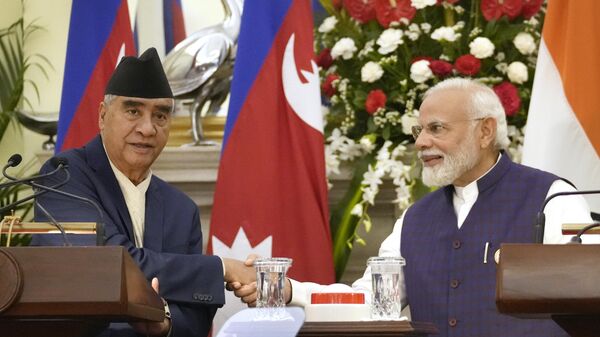 Indian Prime Minister Narendra Modi shakes hand with his Nepalese counterpart Sher Bahadur Deuba - Sputnik भारत